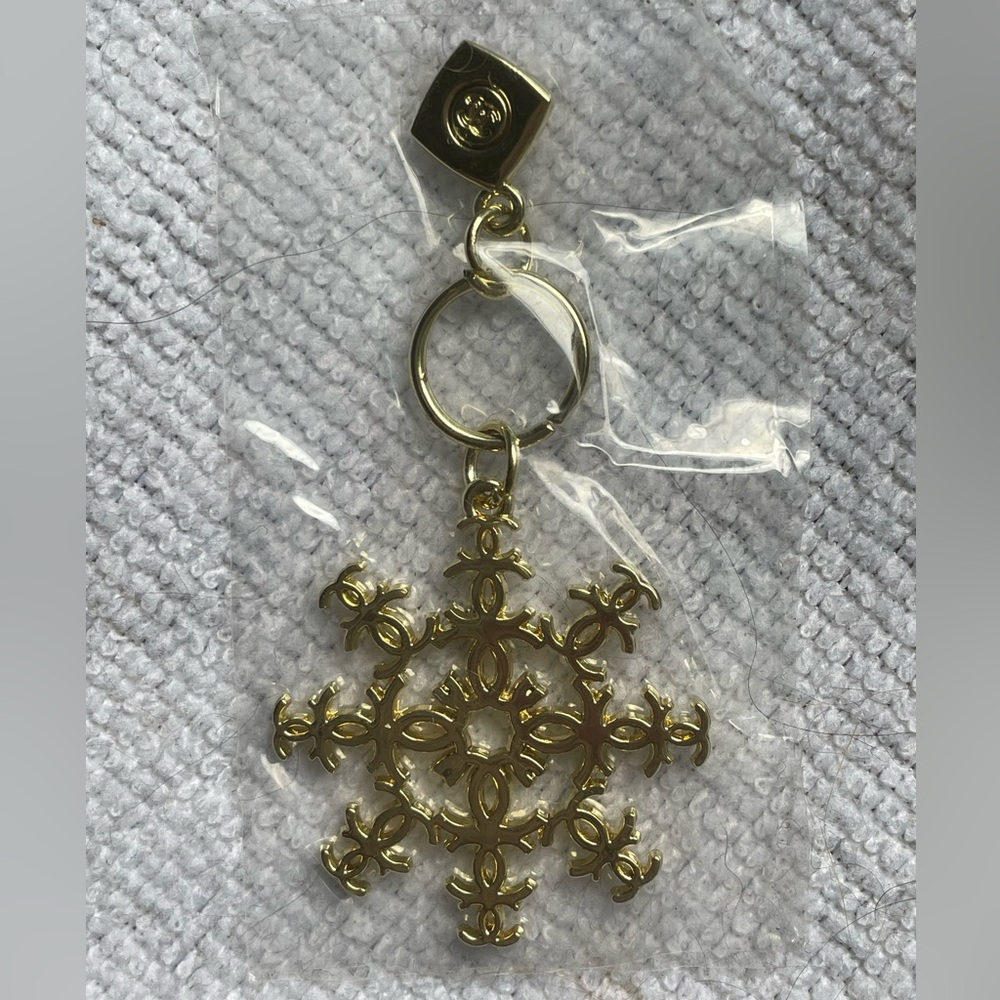 NEW Chanel 2024 Limited Edition Holiday Gold Snowflake Charm